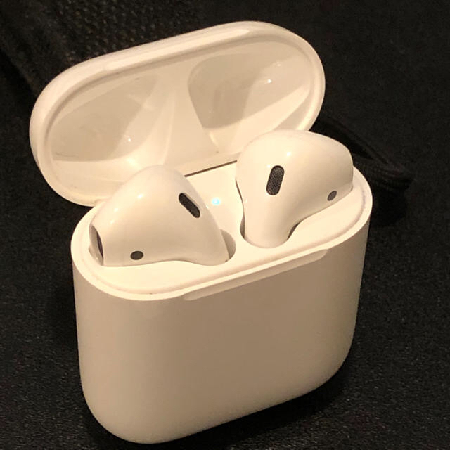 Apple - AirPods with Charging Caseの通販 by ポリ's shop｜アップルならラクマ 最新品在庫