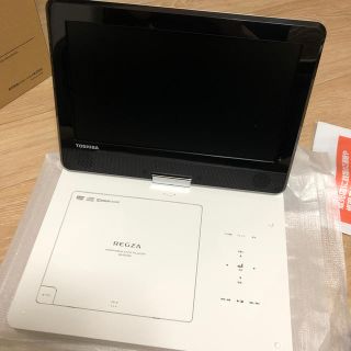 トウシバ(東芝)のREGZAレグザ　ポータブルDVDプレーヤー☆ほぼ新品(ポータブルプレーヤー)