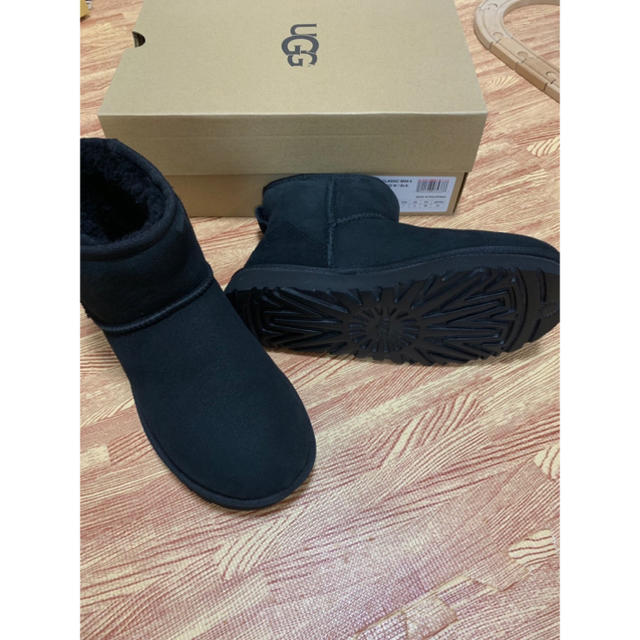 UGG クラシックミニ ムートンブーツ 24 ブラック