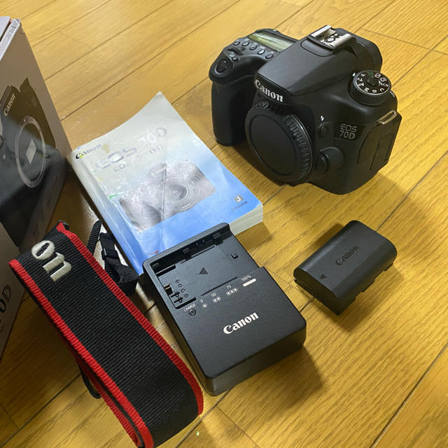 Canon(キヤノン)のCANON 70Dボディ NIKON FT1 アダプター セット スマホ/家電/カメラのカメラ(デジタル一眼)の商品写真