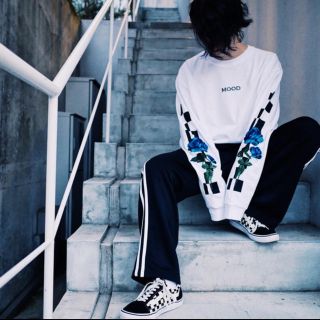 オフホワイト(OFF-WHITE)のLEGENDA 青薔薇 ロンT(スウェット)