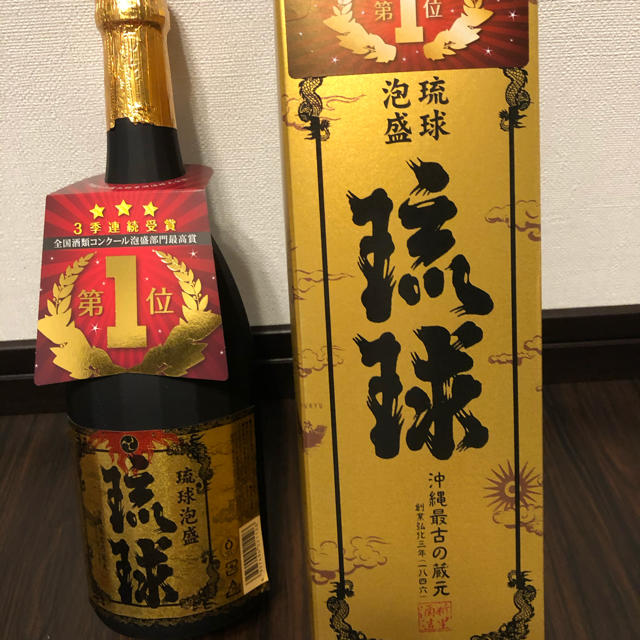 琉球泡盛　琉球ゴールド [ 焼酎 30度 沖縄県 720ml ] 食品/飲料/酒の酒(焼酎)の商品写真