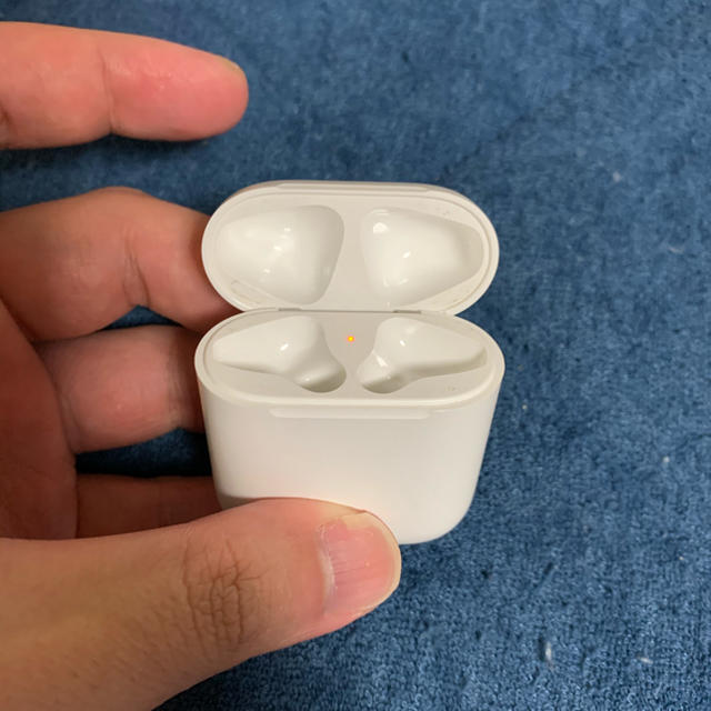 Apple(アップル)のAirPods エアーポッズ 第一世代 美品 中古 スマホ/家電/カメラのオーディオ機器(ヘッドフォン/イヤフォン)の商品写真