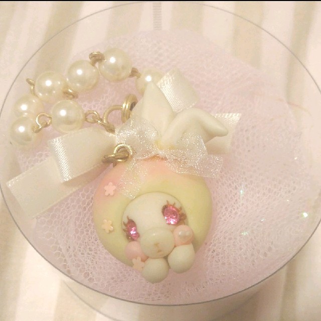 【値下げ】キャンバニ　桃　バックチャーム♡ ハンドメイドのファッション小物(バッグチャーム)の商品写真