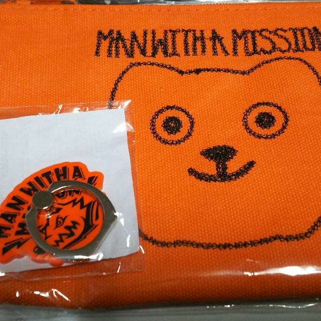 MAN WITH A MISSION(マンウィズアミッション)のMAN WITH A MISSION ポーチ&スマホリング セット エンタメ/ホビーのタレントグッズ(ミュージシャン)の商品写真