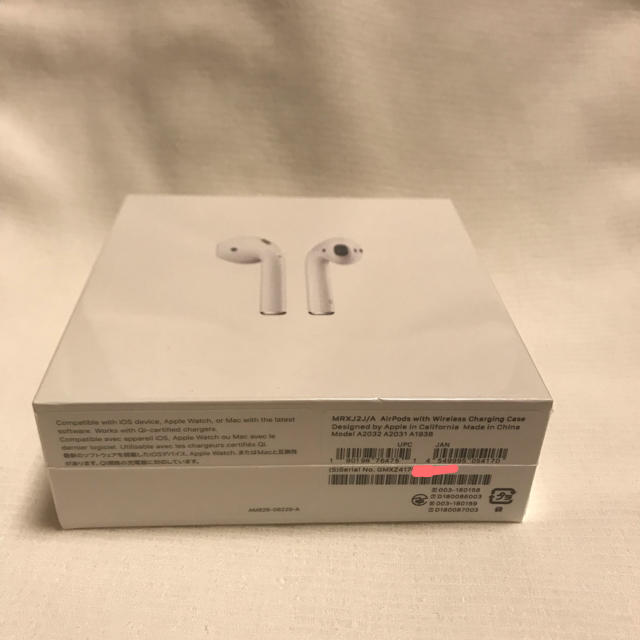 Apple(アップル)のAirPods ☆エアポッズ☆第二世代☆新品未使用 スマホ/家電/カメラのオーディオ機器(ヘッドフォン/イヤフォン)の商品写真