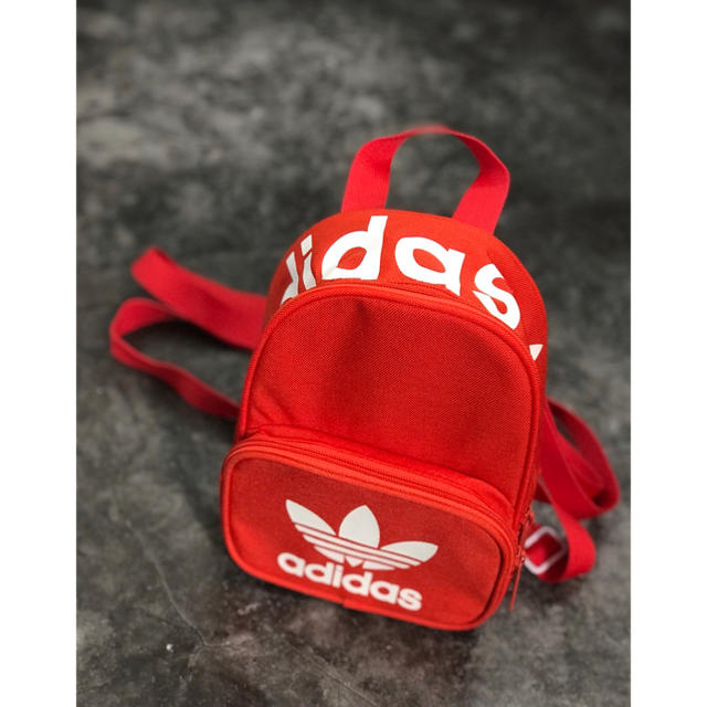 adidas(アディダス)のAdidasSANTIAGO MINI BACKPACK  リュックサック レディースのバッグ(リュック/バックパック)の商品写真