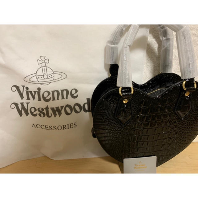 Vivienne Westwood(ヴィヴィアンウエストウッド)の早い者勝ち❗️ヴィヴィアンウエストウッド　バッグ　クロコ　ハート型　ブラック レディースのバッグ(ショルダーバッグ)の商品写真