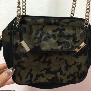 ザラ(ZARA)のカモフラショルダー(ショルダーバッグ)