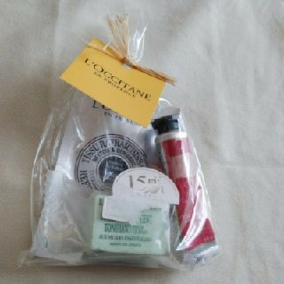 ロクシタン(L'OCCITANE)のお値下げ！未使用LOCCITANEハンド＆ネイルクリーム、コットン、バスキューブ(ハンドクリーム)