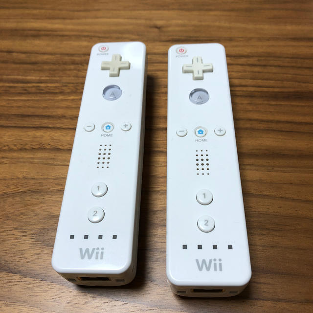 Wii(ウィー)のwii リモコン エンタメ/ホビーのゲームソフト/ゲーム機本体(家庭用ゲーム機本体)の商品写真