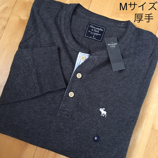 Abercrombie&Fitch(アバクロンビーアンドフィッチ)の専用★Abercrombie【M】大人気のメンズヘンリーネックアイコン刺繍ロンT メンズのトップス(Tシャツ/カットソー(七分/長袖))の商品写真