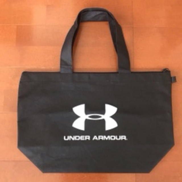 UNDER ARMOUR(アンダーアーマー)のアンダーアーマー 不織布 トートバッグ レディースのバッグ(ショップ袋)の商品写真