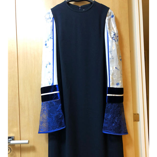mame(マメ)のmame kurogouchi Silk Lame Print Dress レディースのワンピース(ロングワンピース/マキシワンピース)の商品写真