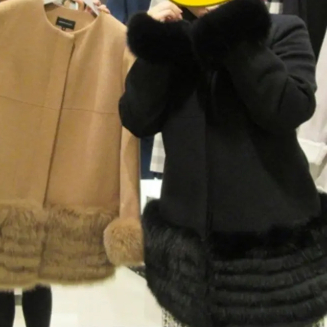 QUEENS COURT(クイーンズコート)のクイーンズコート 裾ファーコート レディースのジャケット/アウター(毛皮/ファーコート)の商品写真