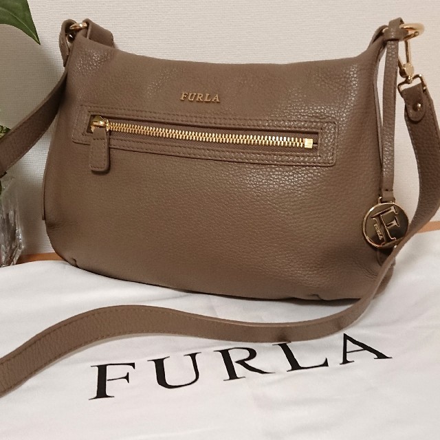 Furla(フルラ)の【美品】フルラ 本革 斜めがけショルダーバッグ レディースのバッグ(ショルダーバッグ)の商品写真