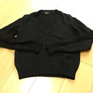 アーペーセー(A.P.C)のA.P.C. 黒ニット セーター イタリア製 ウール100%(ニット/セーター)