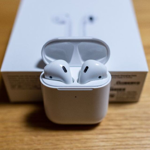 AirPods with Wireless Charging Case