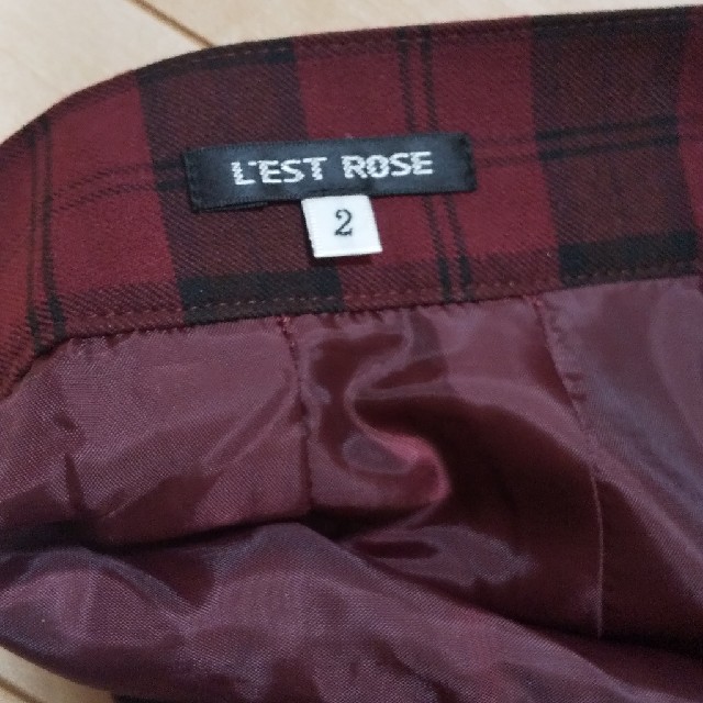 L'EST ROSE(レストローズ)のレストローズ  スカート  エンジ  ２ レディースのスカート(ひざ丈スカート)の商品写真