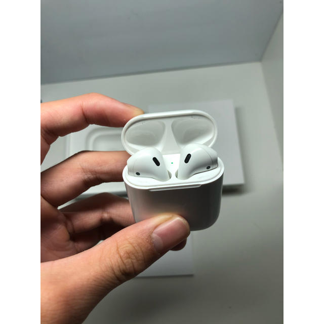 Apple(アップル)のAirpods スマホ/家電/カメラのオーディオ機器(ヘッドフォン/イヤフォン)の商品写真