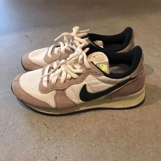 ナイキ(NIKE)のナイキ インターナショナリスト  グレー×イエロー(スニーカー)