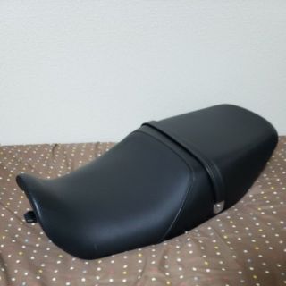 カワサキ(カワサキ)の【美品】zrx400 シート アンコ抜き 防水(パーツ)