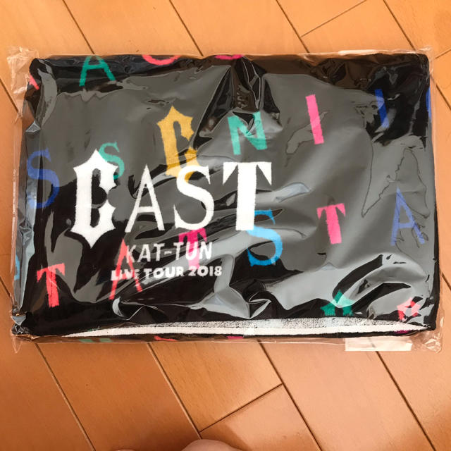 KAT-TUN(カトゥーン)のKAT-TUN CASTバスタオル エンタメ/ホビーのタレントグッズ(アイドルグッズ)の商品写真