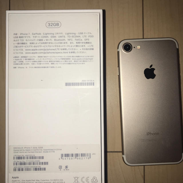 iPhone 7 Gold 32 GB SIMフリー　美品 1