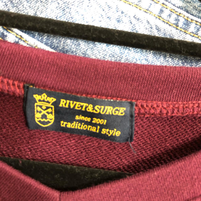 rivet & surge(リベットアンドサージ)のRIVET&SURGE 袖ベロア刺繍スウェット レディースのトップス(トレーナー/スウェット)の商品写真