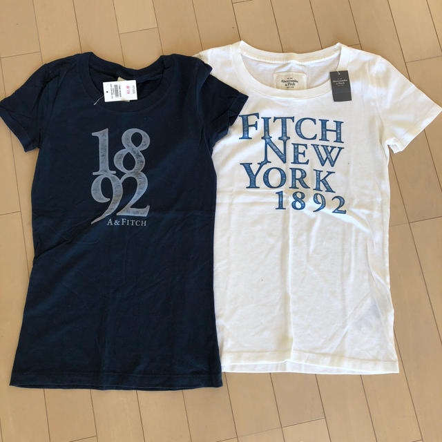 Abercrombie&Fitch(アバクロンビーアンドフィッチ)のTシャツ未使用2枚セット アバクロ&フィッチ レディースのトップス(Tシャツ(半袖/袖なし))の商品写真