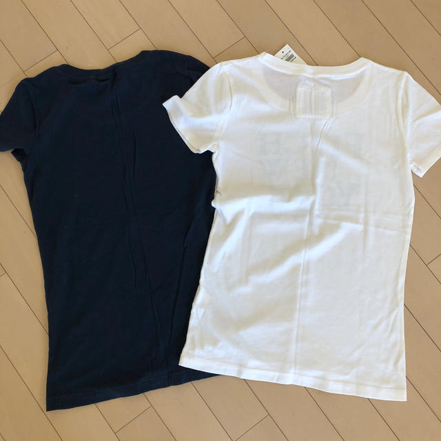 Abercrombie&Fitch(アバクロンビーアンドフィッチ)のTシャツ未使用2枚セット アバクロ&フィッチ レディースのトップス(Tシャツ(半袖/袖なし))の商品写真