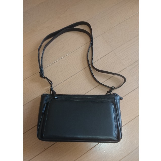 バッグとお財布がひとつになった合成皮革製ブラックのお財布ポシェット レディースのバッグ(ショルダーバッグ)の商品写真
