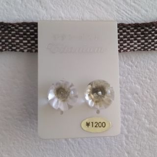 ピアス　お花ホワイト(ピアス)