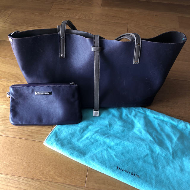 Tiffany & Co.(ティファニー)のティファニー  リバーシブルトートバッグ ポーチ&保存袋付 レディースのバッグ(トートバッグ)の商品写真