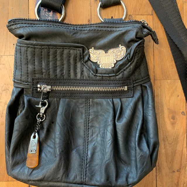 DIESEL(ディーゼル)のD IＥSＥLショルダーバッグ レディースのバッグ(ショルダーバッグ)の商品写真