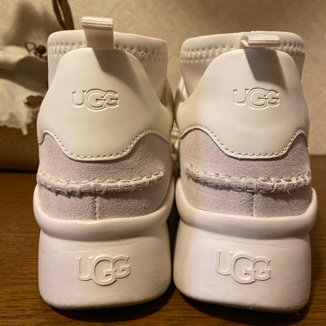 UGG(アグ)のUGG 厚底スニーカー　ホワイト レディースの靴/シューズ(スニーカー)の商品写真