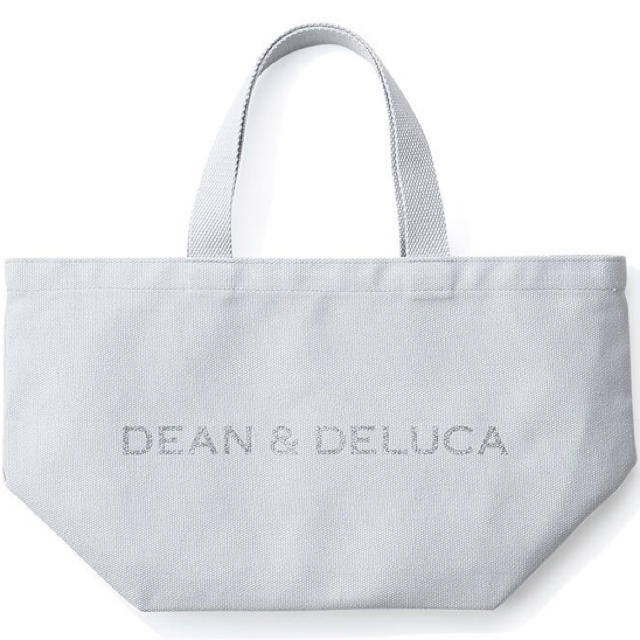 DEAN & DELUCA(ディーンアンドデルーカ)のDEAN & DELUCA　チャリティートート2019　スノーブルーSサイズ レディースのバッグ(トートバッグ)の商品写真