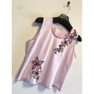 リリーブラウン(Lily Brown)のピンク フリル 花柄 刺繍 レース コサージュ シャツ 春夏 11号 半袖 秋冬(Tシャツ(長袖/七分))