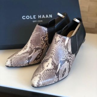 コールハーン(Cole Haan)のコールハーン ショートブーティ ヘビ柄(ブーティ)