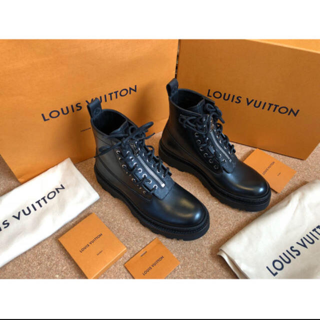 LOUIS VUITTON(ルイヴィトン)のルイヴィトン　フラグメントブーツ メンズの靴/シューズ(ブーツ)の商品写真