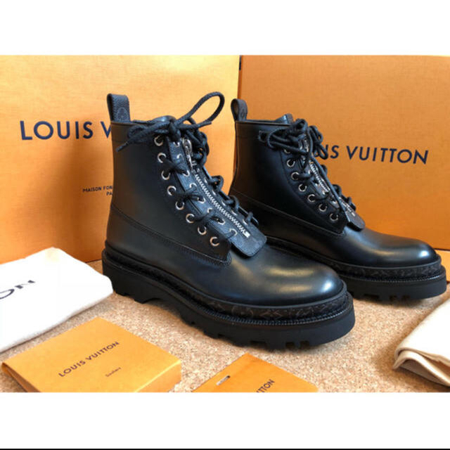 LOUIS VUITTON(ルイヴィトン)のルイヴィトン　フラグメントブーツ メンズの靴/シューズ(ブーツ)の商品写真