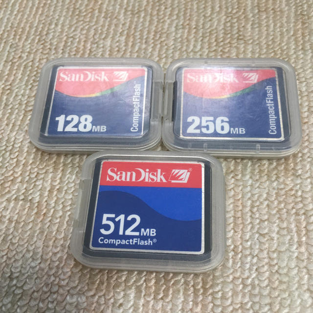 SanDisk(サンディスク)のコンパクトフラッシュ　128/256/512MB スマホ/家電/カメラのPC/タブレット(PCパーツ)の商品写真