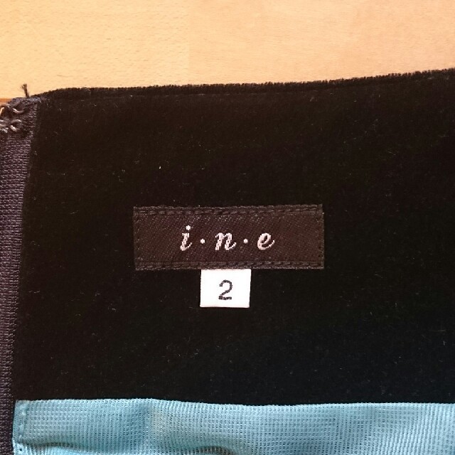 i.n.e(インエ)のベロアスカート【最終価格】 レディースのスカート(ひざ丈スカート)の商品写真