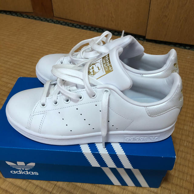 adidas(アディダス)のAnthonetteさま専用☆アディダス⭐︎スタンスミスFV6329⭐︎美品 レディースの靴/シューズ(スニーカー)の商品写真