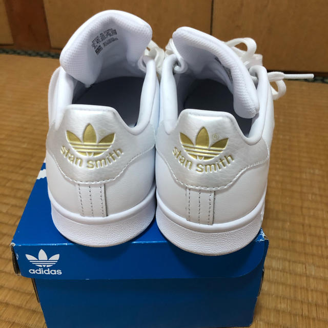 adidas(アディダス)のAnthonetteさま専用☆アディダス⭐︎スタンスミスFV6329⭐︎美品 レディースの靴/シューズ(スニーカー)の商品写真