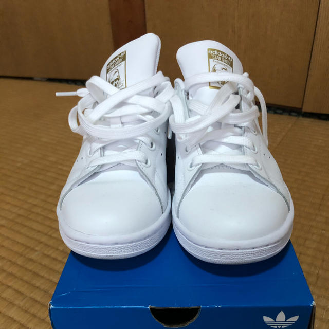 adidas(アディダス)のAnthonetteさま専用☆アディダス⭐︎スタンスミスFV6329⭐︎美品 レディースの靴/シューズ(スニーカー)の商品写真