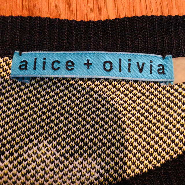 Alice+Olivia(アリスアンドオリビア)のアリスアンドオリビア　花柄カーディガン レディースのトップス(カーディガン)の商品写真