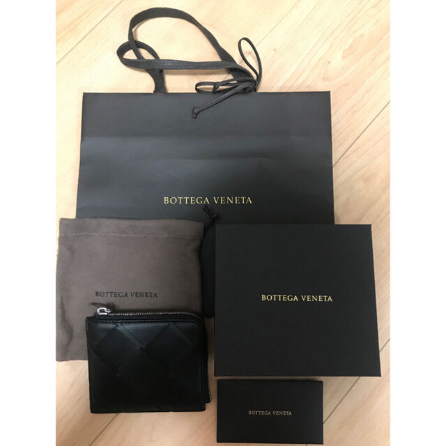 Bottega Veneta(ボッテガヴェネタ)のyasu様専用　ボッテガヴェネタ 正規品 ミニ財布 ジップ付 最新デザイン 美品 メンズのファッション小物(折り財布)の商品写真