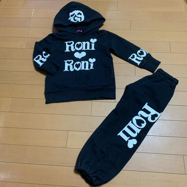 RONI(ロニィ)のroni スウェット 上下セット ブラック キッズ/ベビー/マタニティのキッズ服女の子用(90cm~)(ジャケット/上着)の商品写真