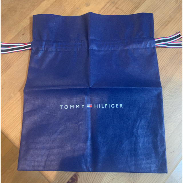 TOMMY HILFIGER(トミーヒルフィガー)のトミーフィルフィガー 袋 レディースのバッグ(ショップ袋)の商品写真